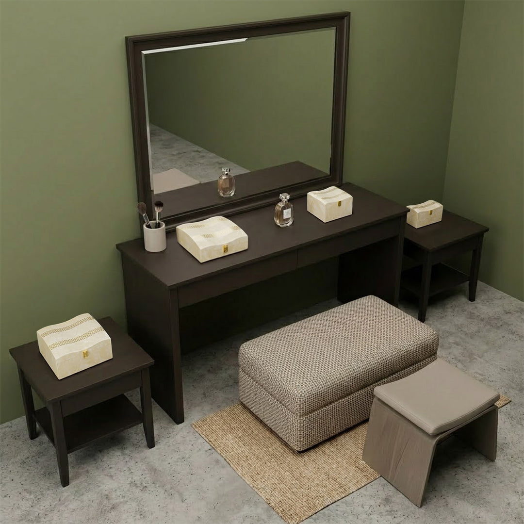 Set of 4 Pieces : (S01,P001,IvryMrb)